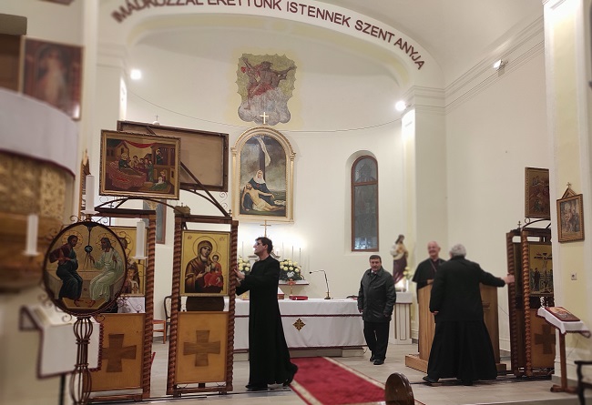 az ikonosztázion mozgatása