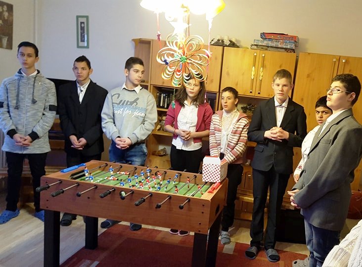gyerekek a házszentelésen