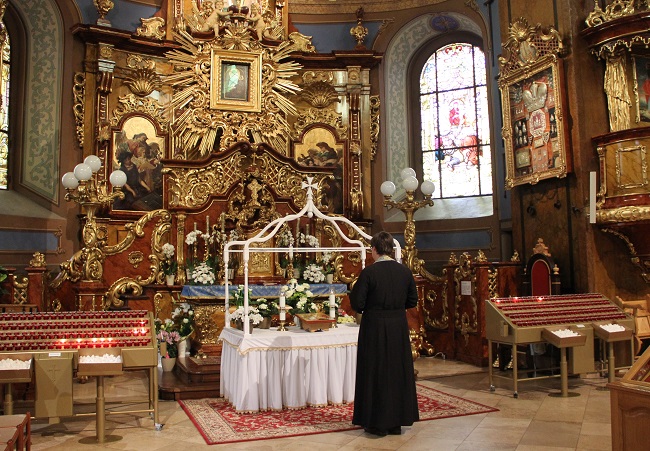 a templomban
