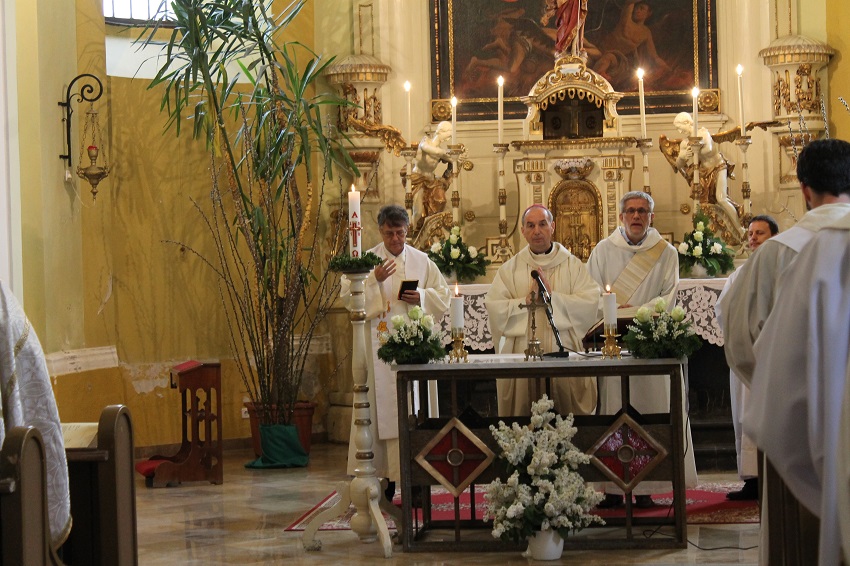a templomban Mohácson