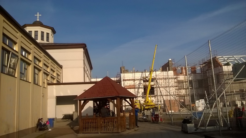az épület udvar felőli oldala