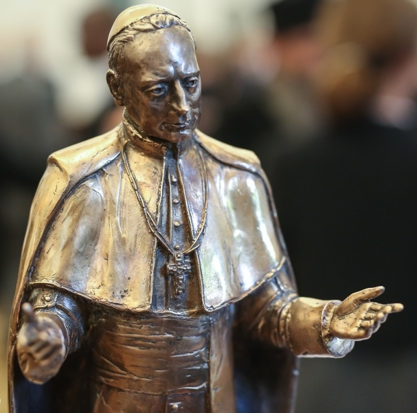 Mindsztenty bíboros bronzszobra