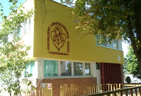 épület