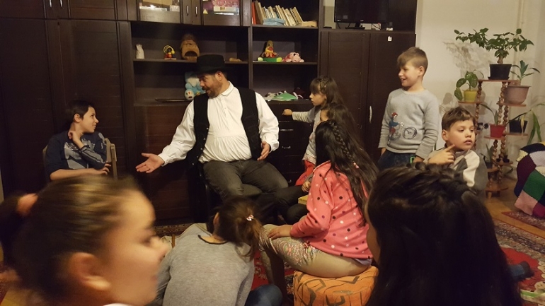 Galgamenti Művészeti Egyesület mesempndója a hallgatóság körében