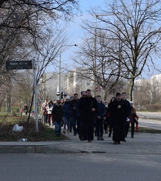 gyalogos zarándoklat az Avason