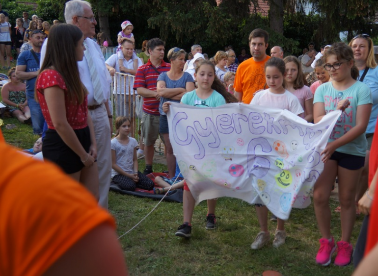 gyermekek a nagymarosi találkozón