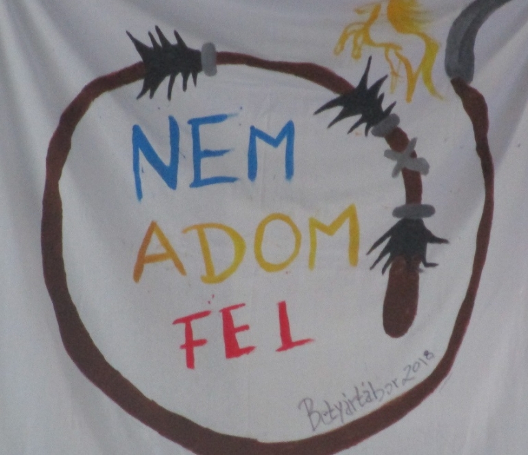 nem adom fel póló