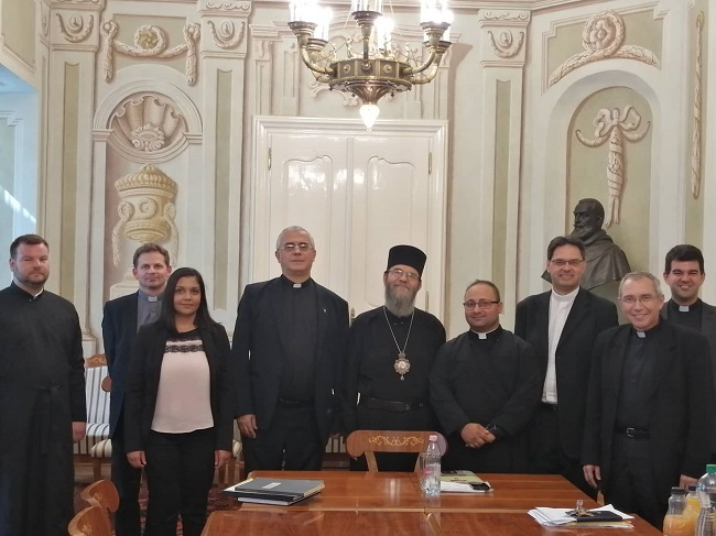 Atanáz püspöktől jobbra Balogh Győző