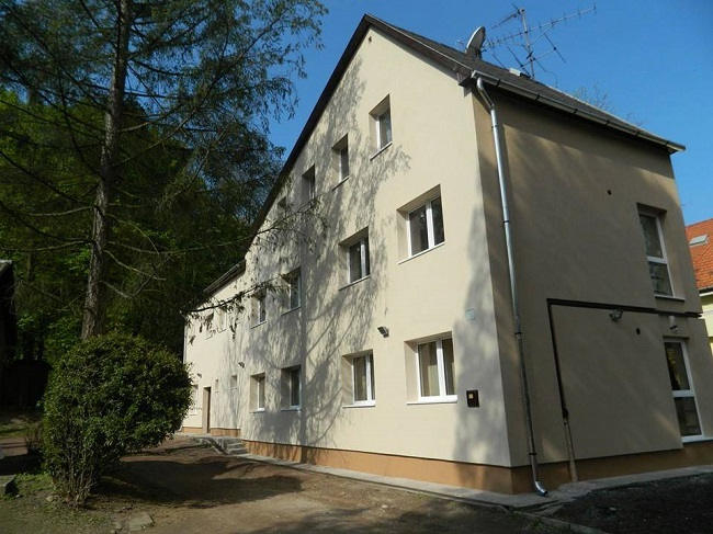 épület