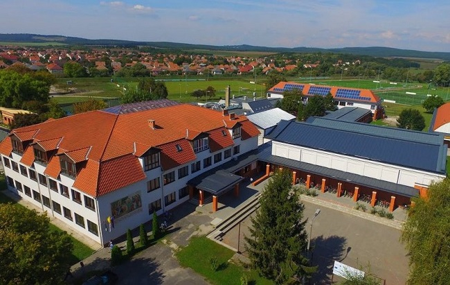 drónfelvétel az edelényi iskoláról
