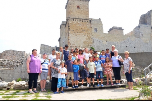 Csoportkép a Diósgyőri várban