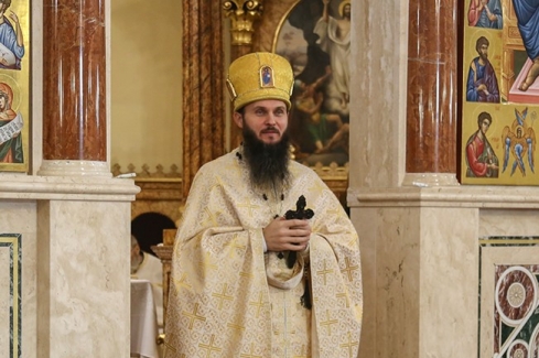 Ábel atya a királyajtó előtt Nyíregyházán