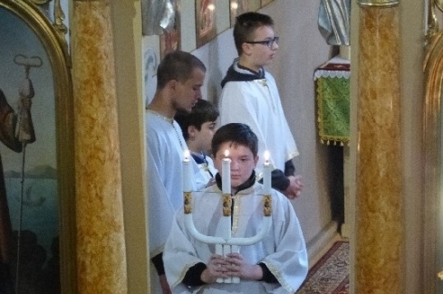 ministráns gyertyával
