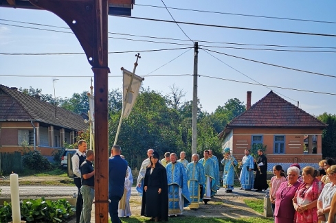 Körmenet a templomnál