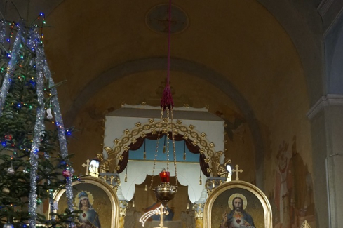gyerekek, karácsonyfa, Atanáz püspök a templomban